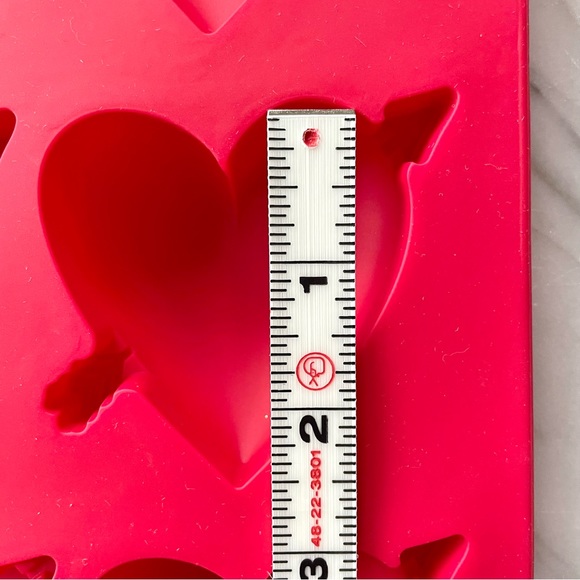 Wilton•Set of 2•Heart-Shaped Silicone Baking Molds•Rice Krispies/Brownies/Cakes - Picture 9 of 12